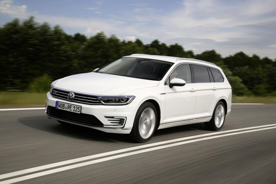 Volkswagen Passat Variant GTE 2015 года  (фото 27 из 30)